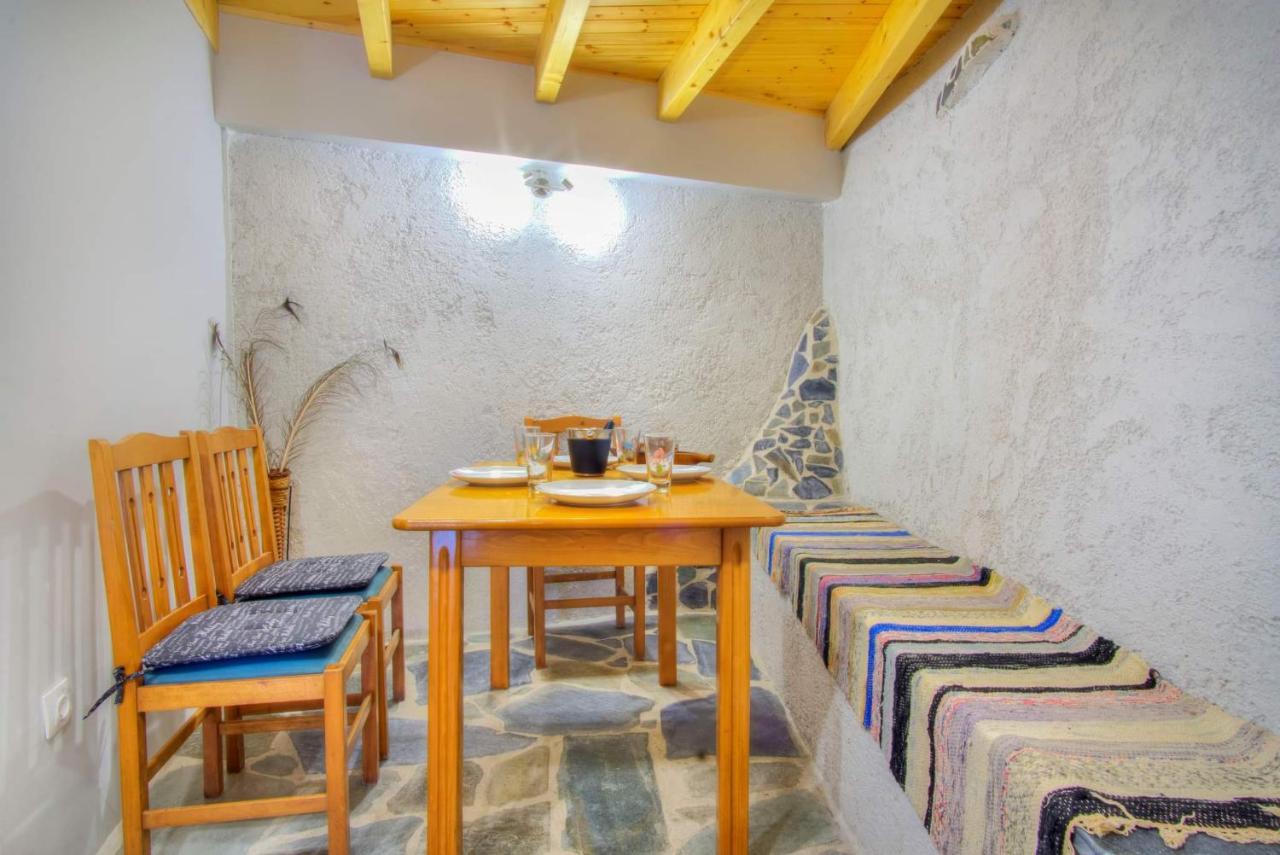 Παραδοσιακό Σπίτι Στο Χωριο Appartement Agioi Deka  Buitenkant foto